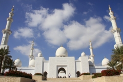 Front Sjeikh Zajed moskee Abu Dhabi met kinderen