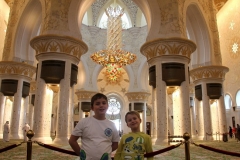 Sjeikh Zajed moskee Abu Dhabi met kinderen