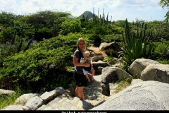 Arubaans natuurschoon in Arikok Aruba met kinderen
