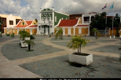 Mooi plein in Oranjestad Aruba met kinderen