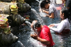 Bali met kinderen Tirta Empul reiniging