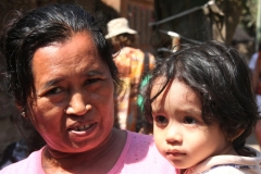 Bali met kinderen trotse moeder