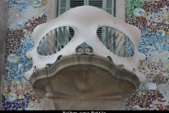 Balkon casa Battlo Barcelona met kinderen