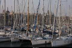 Drukte in haven Barcelona met kinderen