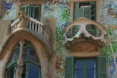 Gaudi's casa Battlo Barcelona met kinderen