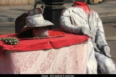 Gave straatartiesten Barcelona met kinderen