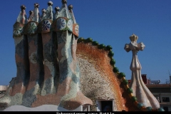 Schoorstenen casa Battlo Barcelona met kinderen