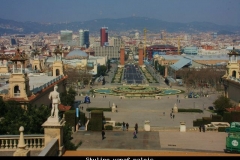Skyline vanaf paleis Barcelona met kinderen