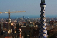 Skyline vanaf parc Guell Barcelona met kinderen