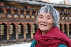 Vrouw Bhutan met kinderen