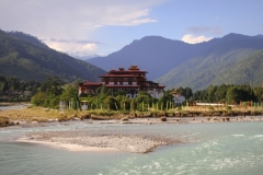 Punakha dzong Bhutan met kinderen