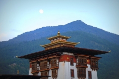Punakha dzong Bhutan met kinderen