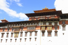 Faro dzong Bhutan met kinderen