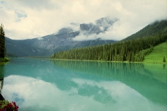 Kleuren van Emerald lake Canada met kinderen