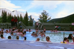 Natuurlijke zwembaden in de bergen Canada met kinderen