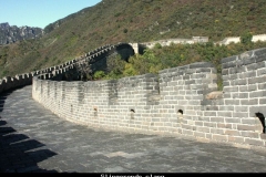 Slingerende slang door de prachtige bergen Beijing met kinderen