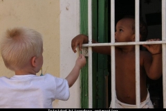 Aandoenlijke ontmoeting in Trinidad Cuba met kinderen