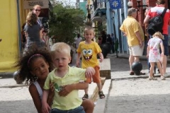 Havanna speelkameraadje Cuba met kinderen