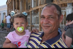 Trinidad opa Cuba met kinderen