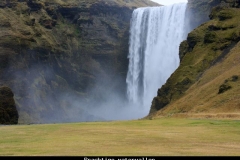 Prachtige watervallen IJsland met kinderen