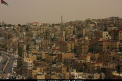 Amman skyline vanaf citadel Jordanië met kinderen