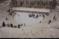 Jerash grote amfitheater Jordanië met kinderen