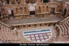 Jerash kleine amfitheater Jordanië met kinderen
