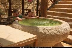 Jordaan rivier christus doopvont Jordanië met kinderen