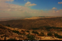 Mount Nebo uitzicht beloofde land Jordanië met kinderen