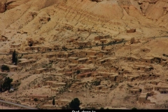 Oud dorpje Jordanië met kinderen