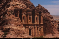 Petra el deir Jordanië met kinderen