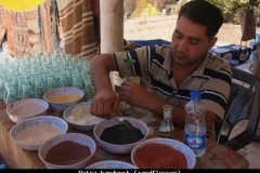 Petra handwerk zandflessen Jordanië met kinderen