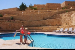 Taybeth zaman Jordanië met kinderen