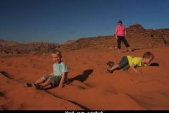 Wadi rum zandbak Jordanië met kinderen