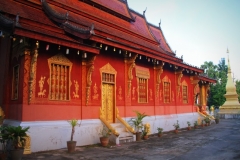 Zonsondergang kleurt Luang Prabang Laos goudrood