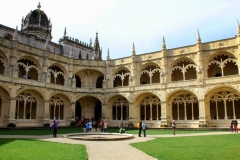 Oud klooster Lissabon met kinderen