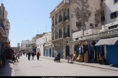 Straatbeeld in werelderfgoed stad Essouira Marokko met kinderen