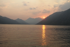 Baai van Kotor Montenegro met kinderen