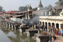 Kathmandu Pashupatinath met kinderen