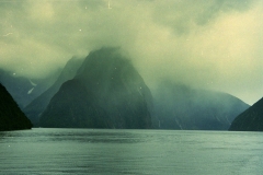 Guur in Milford sound Nieuw Zeeland met kinderen