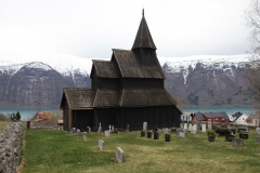 Staafkerk Urnes Noorwegen met kinderen