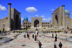 Adembenemend Registan Samarkand Oezbekistan met kinderen