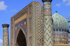 Detail Registan plein Samarkand Oezbekistan met kinderen