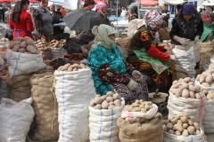 Markt van Shahrisabz Oezbekistan met kinderen