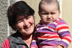 Moeder in Samarkand Oezbekistan met kinderen