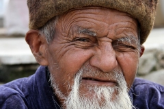 Oude man Samarkand Oezbekistan met kinderen