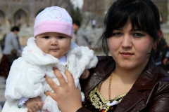 Trotse moeder Samarkand Oezbekistan met kinderen