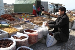 Verkoper Samarkand Oezbekistan met kinderen