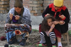 Vlooien Oezbekistan met kinderen