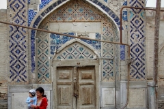 Wandelen door Buchara Oezbekistan met kinderen